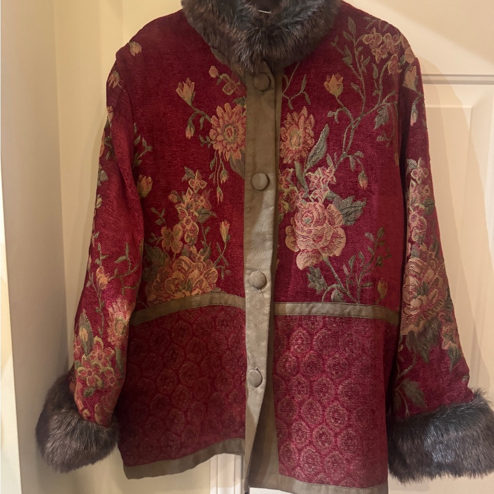 Floral Burgundy‎ Women's Cape with Faux Fur Trim